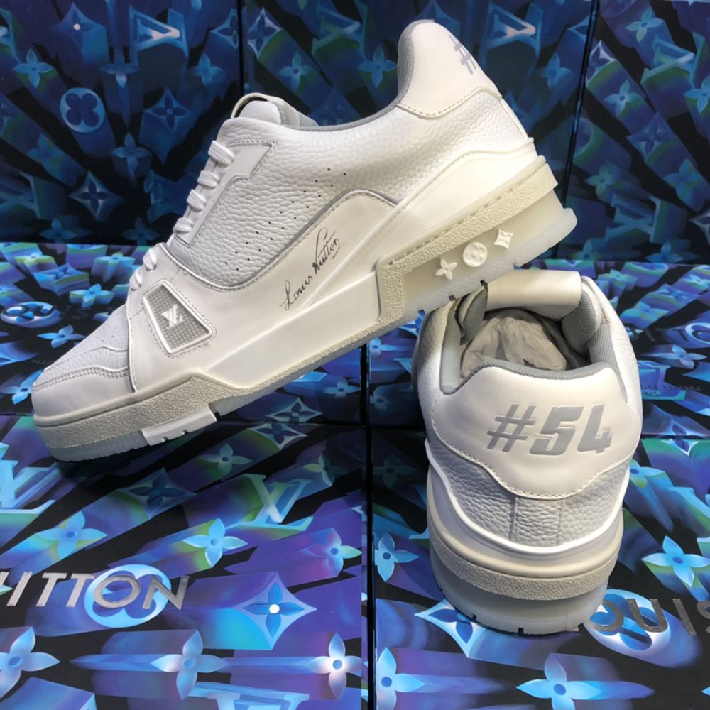 L*V SNEAKER
